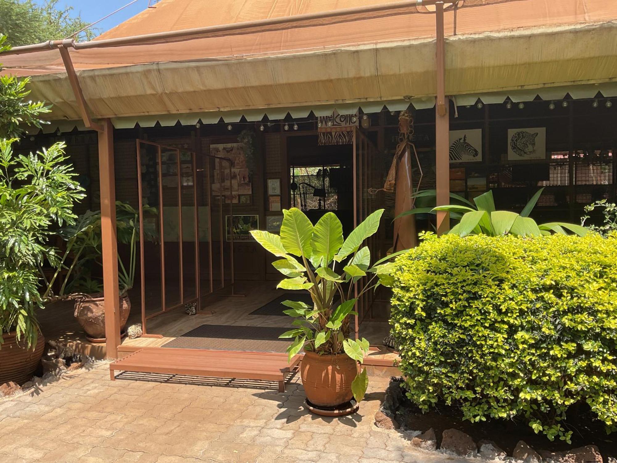 ホテル Ikweta Safari Camp Maua エクステリア 写真