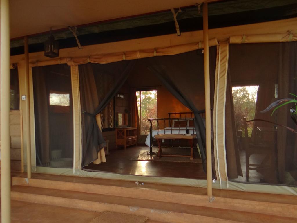 ホテル Ikweta Safari Camp Maua エクステリア 写真